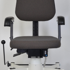 Werkstoel met elektrische hoogteverstelling